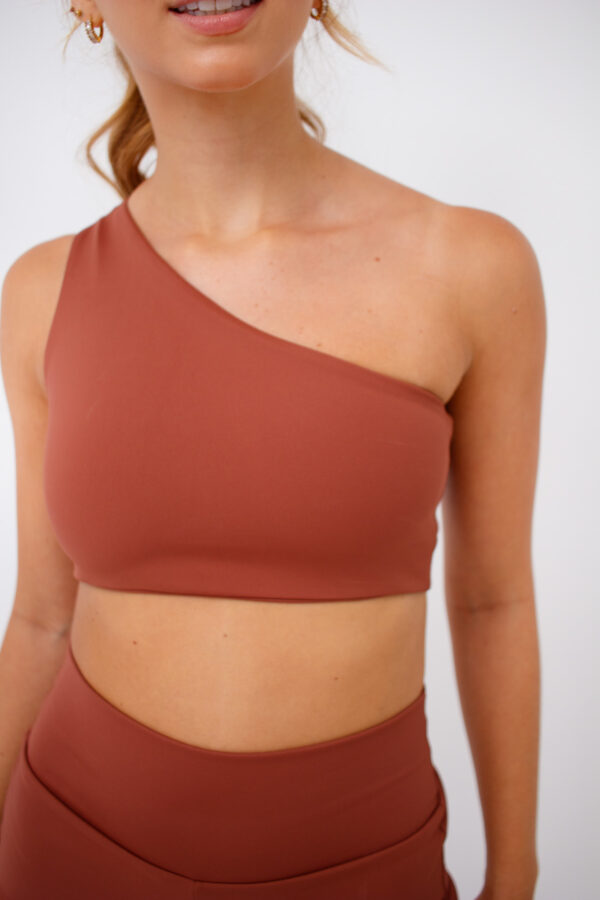 Top Fitness Ombro Único Marrom - Top Feminino assimétrico para academia com Bojo Removível - Image 2