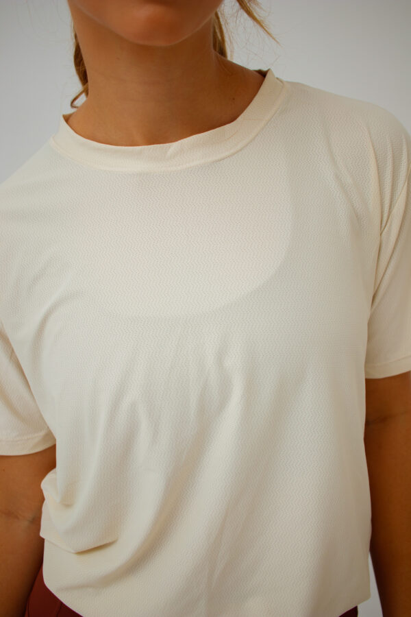Camiseta Fitness Básica Off-White - Blusa Feminia Esportiva Manga Curta - Imagem 3
