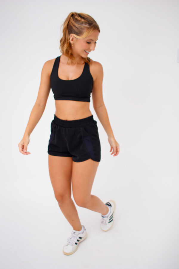 Short Fitness Speed Preto - Short Feminino de corrida com bolso e suporte interno - Imagem 10
