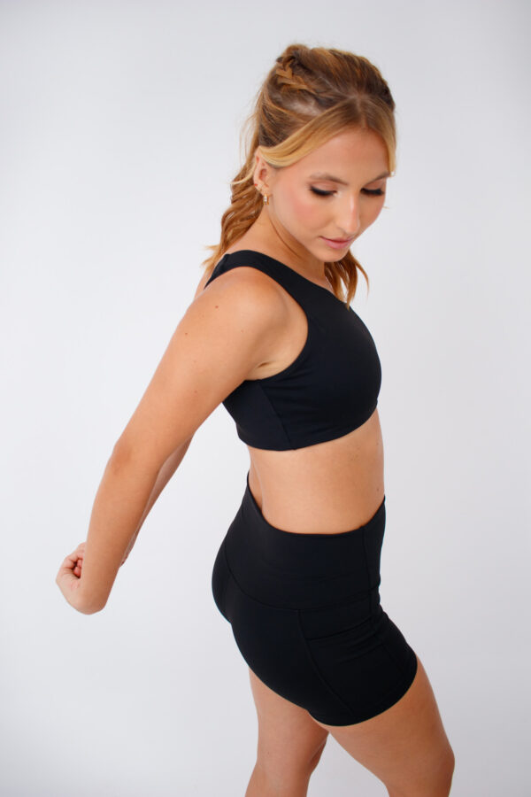 Top Fitness Ombro Único Preto - Top Feminino assimétrico para academia com Bojo Removível - Imagem 4