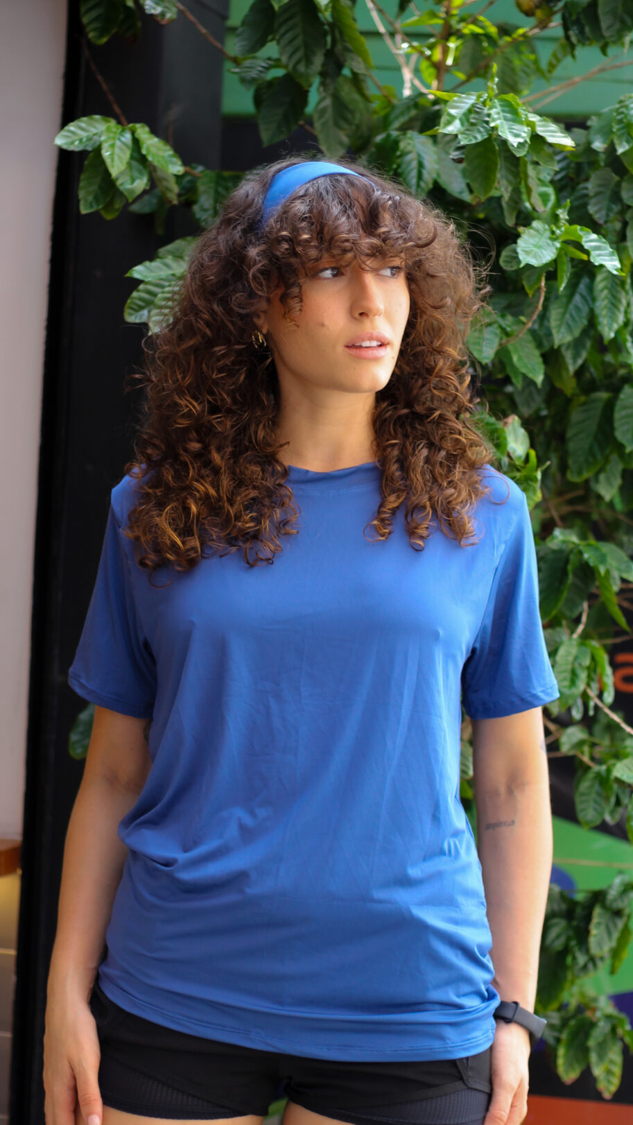 Camiseta UV Básica Azul Índico - Blusa UV Feminia Manga Curta