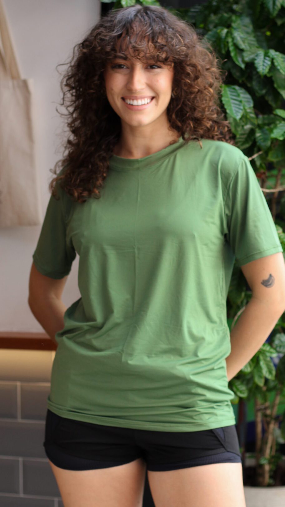 Camiseta UV Básica Verde Oliva - Blusa UV Feminia Manga Curta